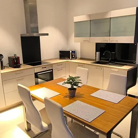 Schoene Ruhige Fuer 5, Zentral, Garage Appartement *